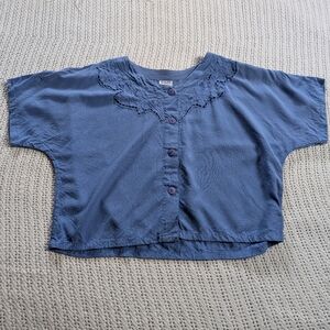 VTG KULIT Women’s Medium Floral Embroidery Short Sleeve Button Up Cropped Blouse